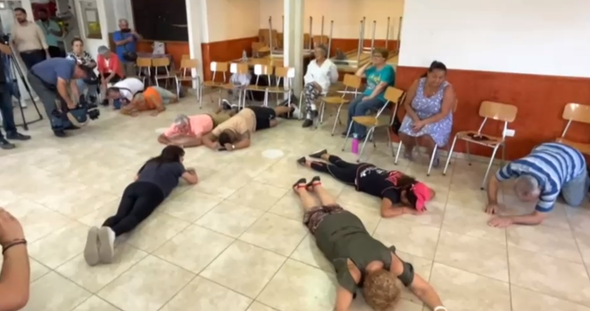 Realizan simulacro de balacera en Lo Prado para que adultos mayores sepan actuar ante disparos