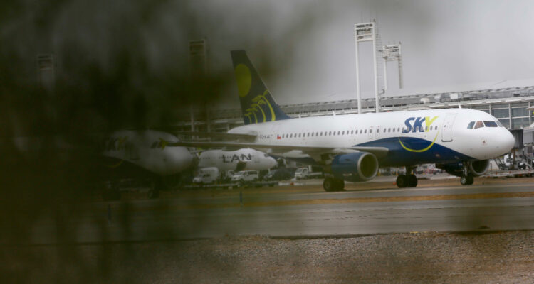 Sernac pone fecha a aerolínea Sky para que se acerque a declarar ante “incumplimientos” con pasajeros