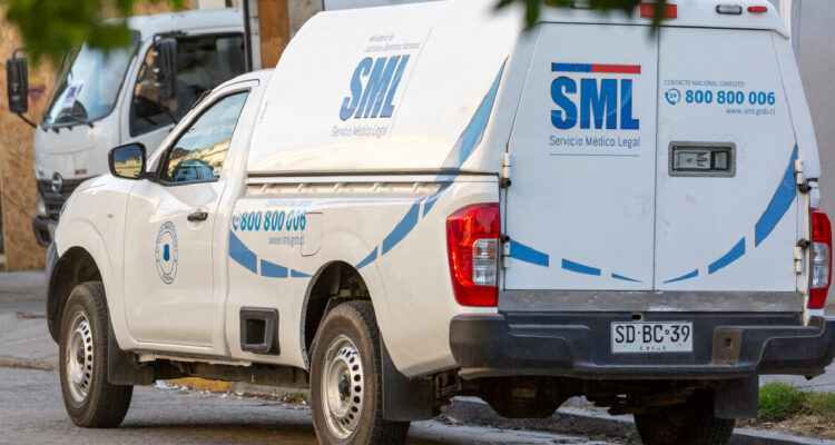 camioneta del Servicio Médico Legal