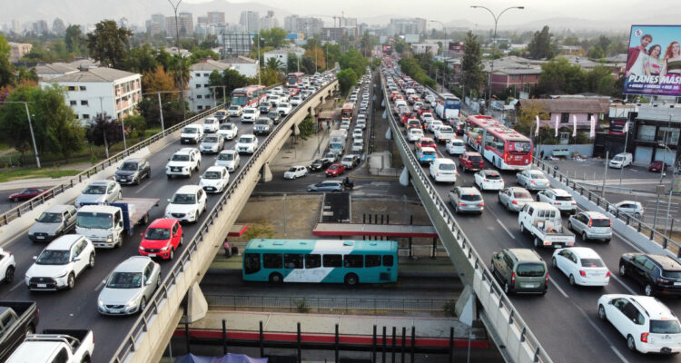 Gobierno anuncia planes de contingencia para enfrentar “Súper Lunes” en la RM