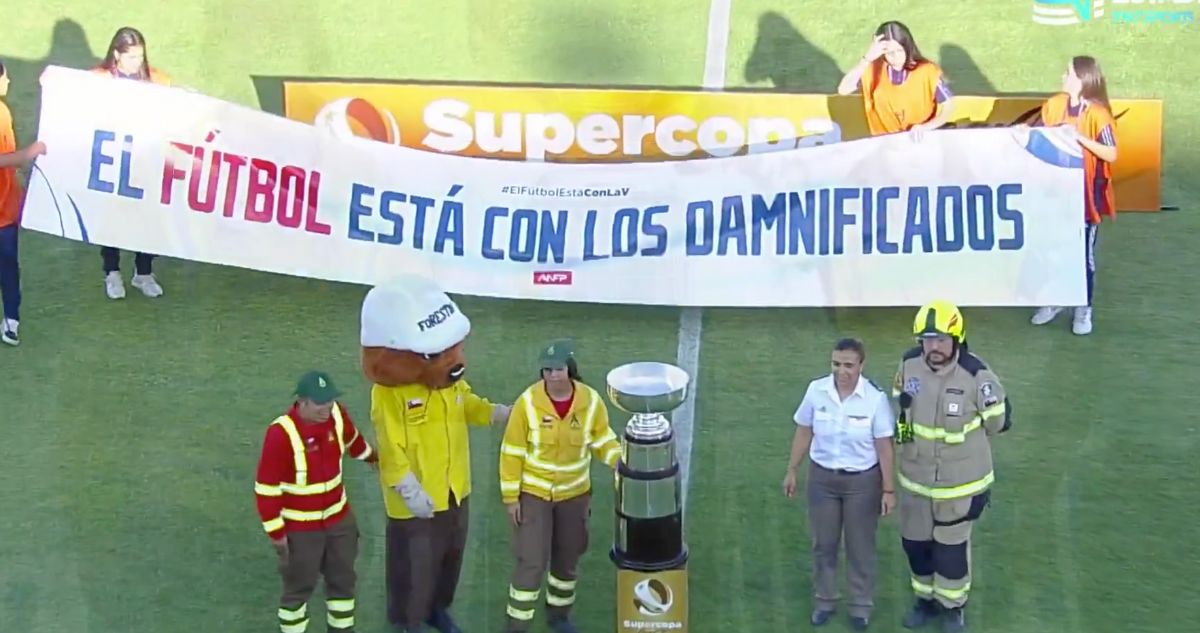 El fútbol está con los daminificados: homenajean a bomberos en la Supercopa por su labor en incendios