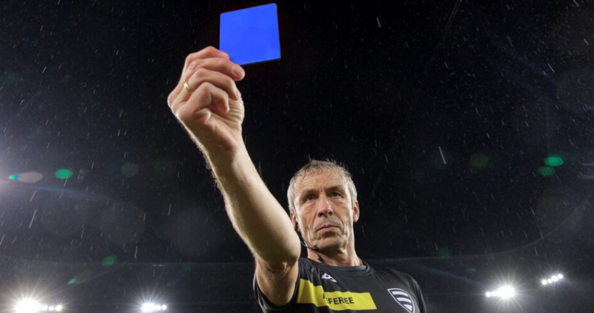 En Inglaterra aseguran que la tarjeta azul en el fútbol ya es una realidad