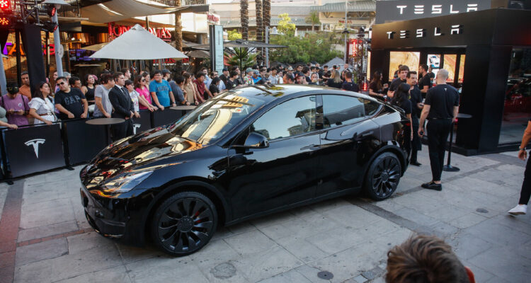 Imagen de la inauguración de Tesla en Chile