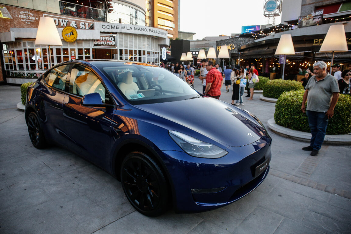 Autos eléctricos de Tesla están en Chile