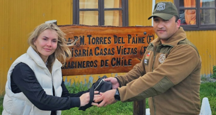 turista rusa recupera bolso que perdió en torres del paine