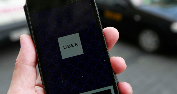 Miles de conductores de Uber y Lyft en EEUU y Canadá inician paro acusando bajos salarios