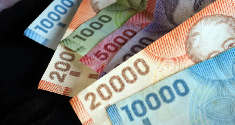 Varios billetes de 10 mil, 20 mil, mil, cinco mil y dos mil