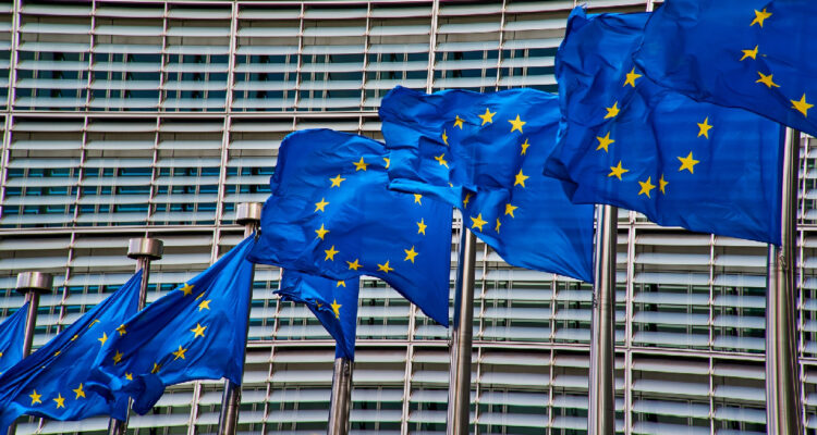 banderas de la Unión Europea en Bruselas