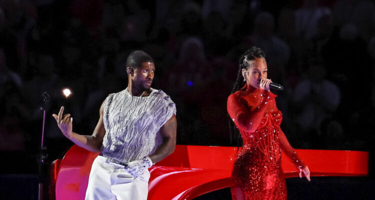 Dedicado a su madre y con invitados sorpresa: así fue el show de Usher en el Super Bowl de 2024