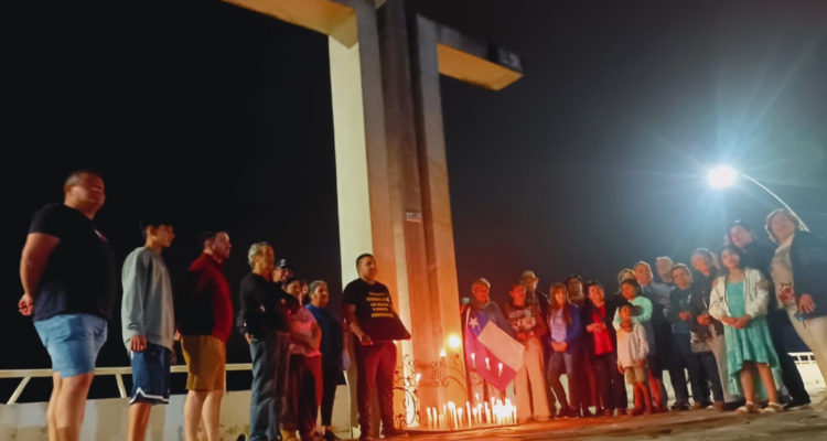 Velatón en Dichato en honor al exspresidente Sebastián Piñera