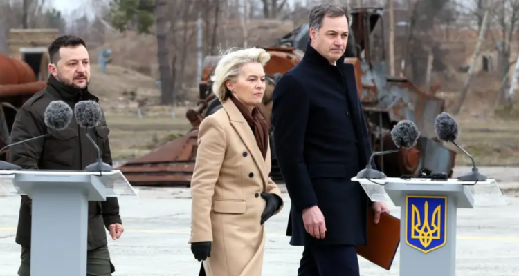 Von der Leyen llega a Kiev y aplaude resistencia de Ucrania