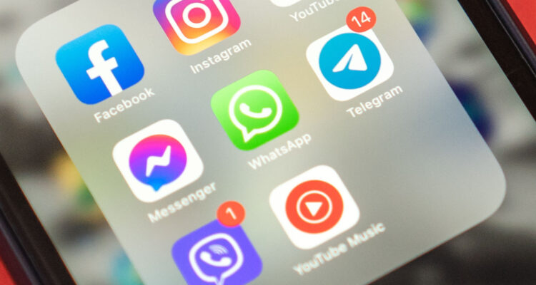 WhatsApp permitirá enviar y recibir mensajes de usuarios de otras apps como Telegram o Signal