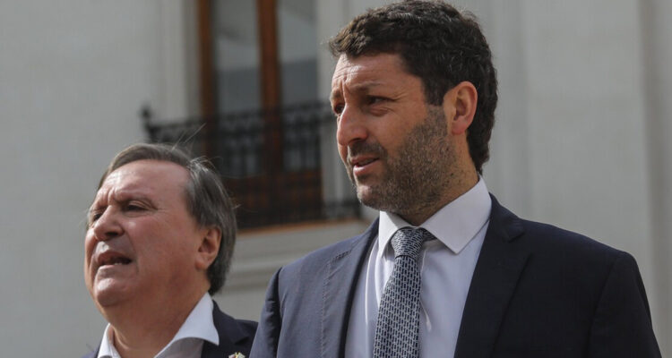 Diputados UDI recurrirán a la Contraloría para evitar impuestos de Gobierno a isotónicas y néctares