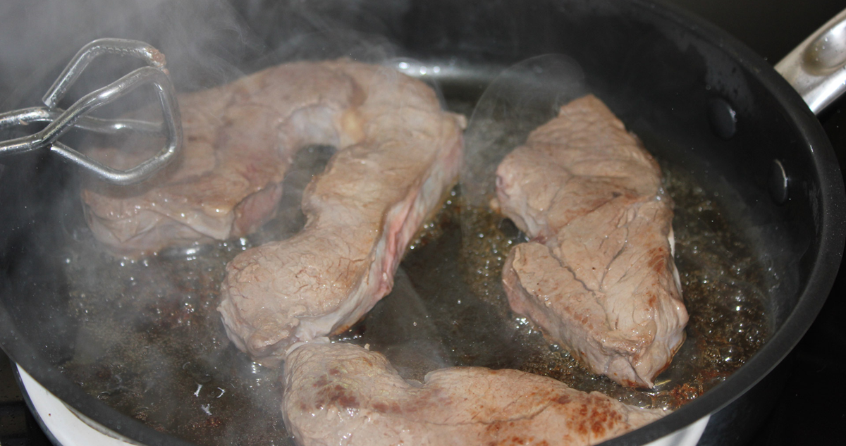 Un estudio reveló riesgos asociados a reutilizar repetidas veces el aceite de cocina, y los potenciales daños neuronales que puede causar.