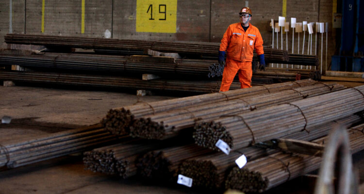 Cierre de Huachipato: Decenas de países y la UE se adelantaron y tomaron medidas contra el acero chino