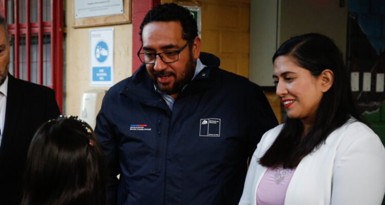 Alcaldesa Delfino dice no estar arrepentida de apoyar fin a selección pese a criticar al sistema