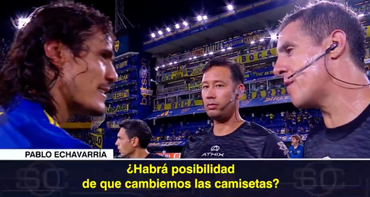 La insólita petición de un árbitro a Cavani tras duelo entre Racing y Boca.