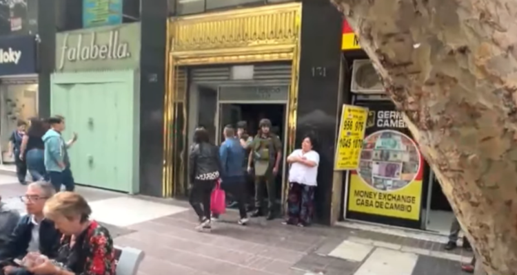 Delincuentes perpetran asalto contra casa de cambio en pleno paseo Ahumada en Santiago