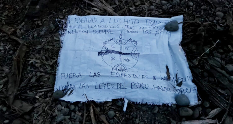 Ataque incendiario deja al menos 11 equipos forestales quemados en Freire: hallan lienzo de la WAM