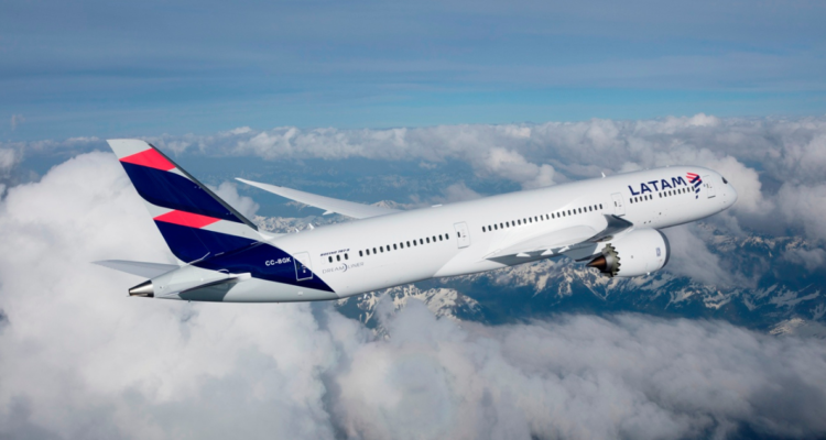 avión de LATAM