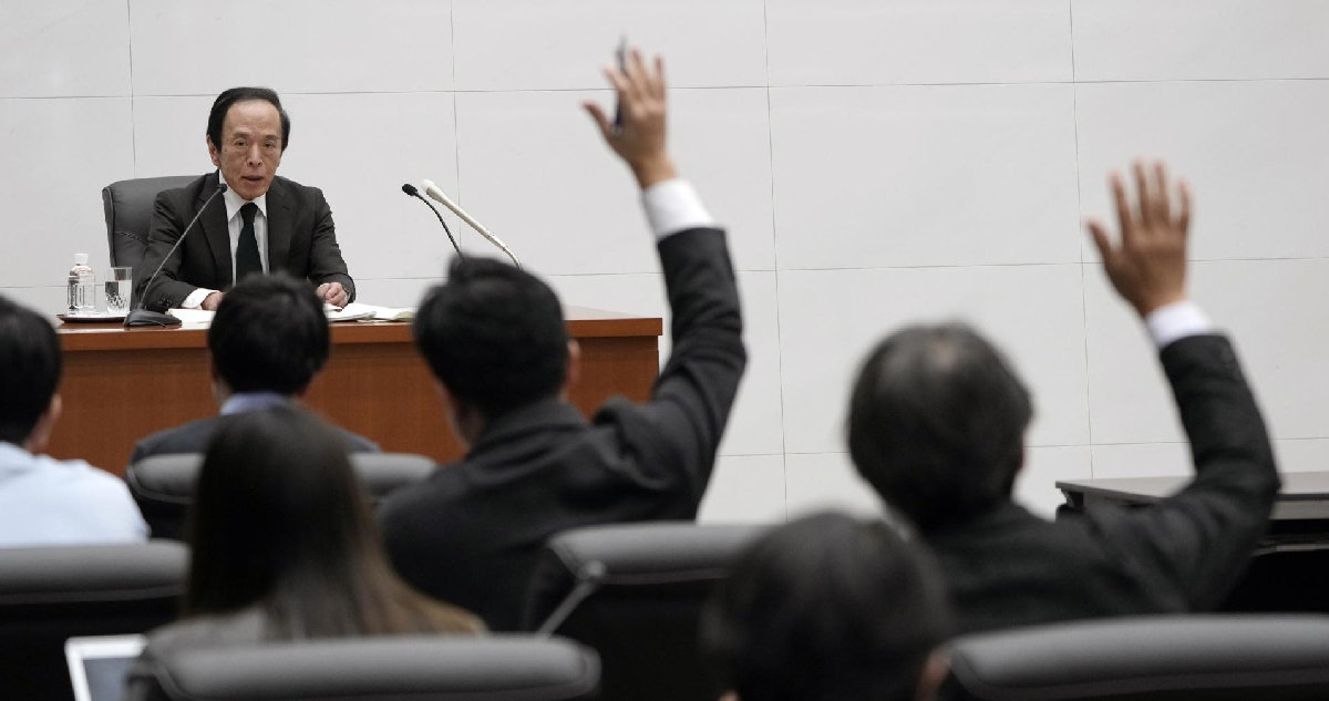 Kazuo Ueda responde a preguntas de la prensa en el Banco de Japón