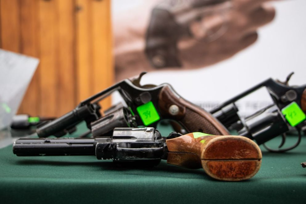 Armas ocupadas por los secuestradores, incautadas por Carabineros.