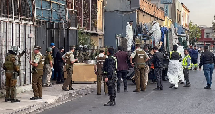 Desalojan propiedad tomada en Meiggs que servía como bodega de ambulantes: hay un detenido