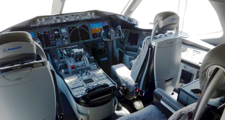 Boeing pide revisar los asientos de todos los aviones 787 Dreamliner