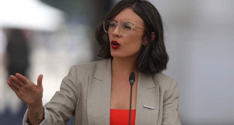 Camila Vallejo y continuidad de general director de Carabineros: “Formalización es punto de inflexión”