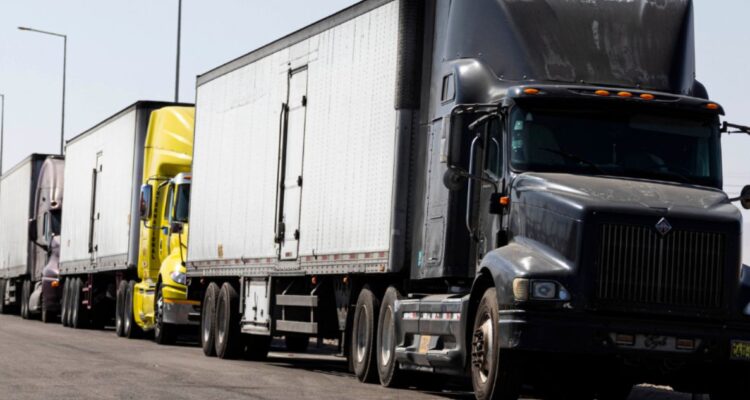 Camioneros de Puerto Montt se declaran en “estado de alerta” tras cierre definitivo de Huachipato