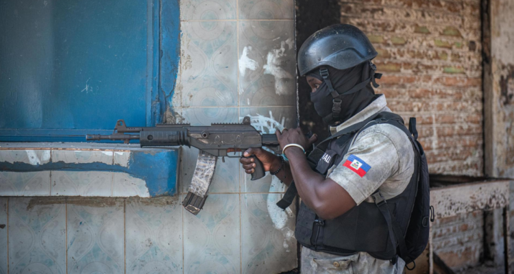 Caos en Haití registran enfrentamientos armados en Palacio Presidencial