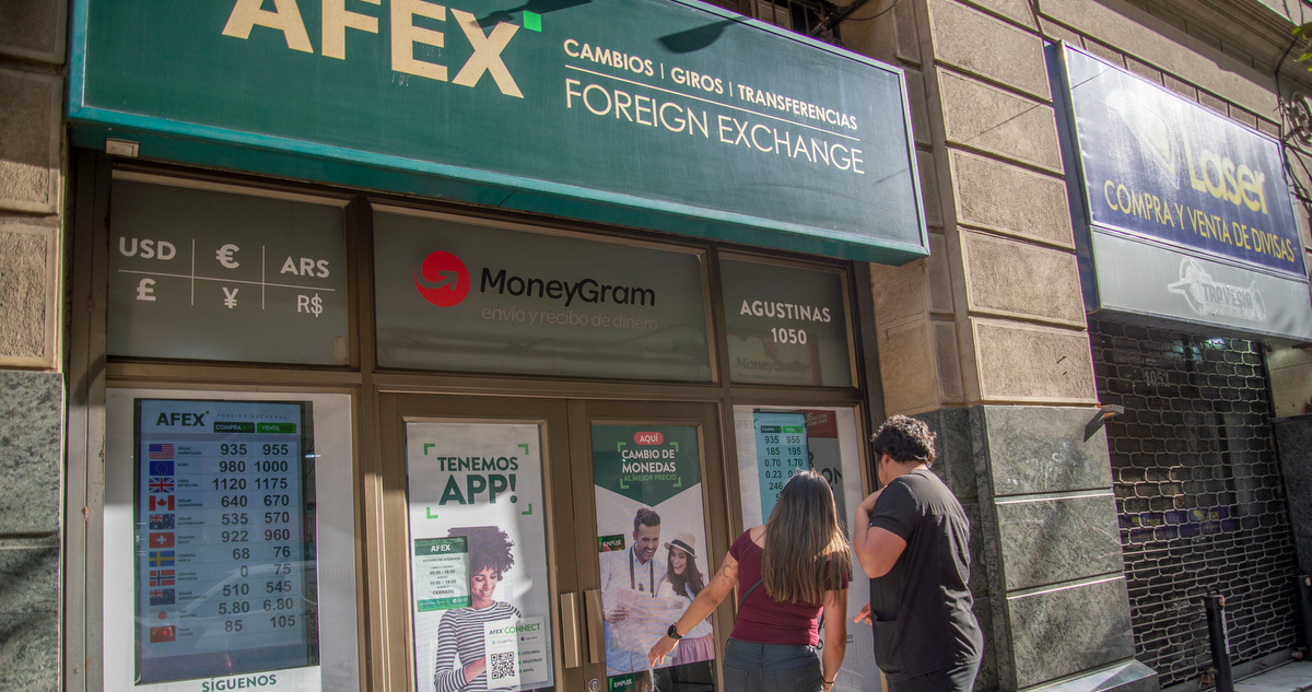 Dólar toma fuerza y escala casi $20 durante sus movimientos de apertura