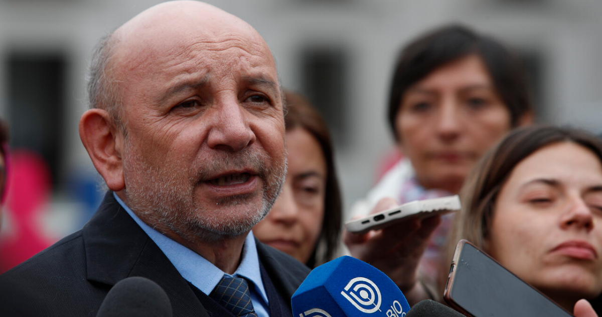 Senador Castro (PS) pide cambio de gabinete ante “desgaste” de algunos ministros