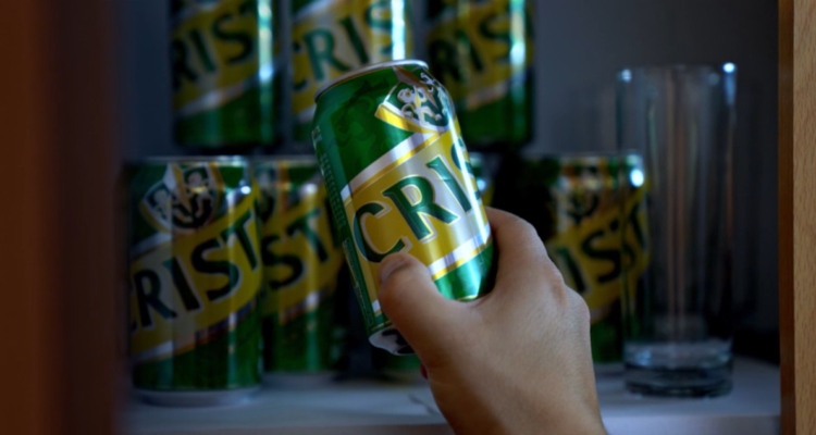 Los clásicos comerciales de Cerveza Cristal volvieron a la televisión chilena, esta vez de mano de TVN y “El día menos pensado”.
