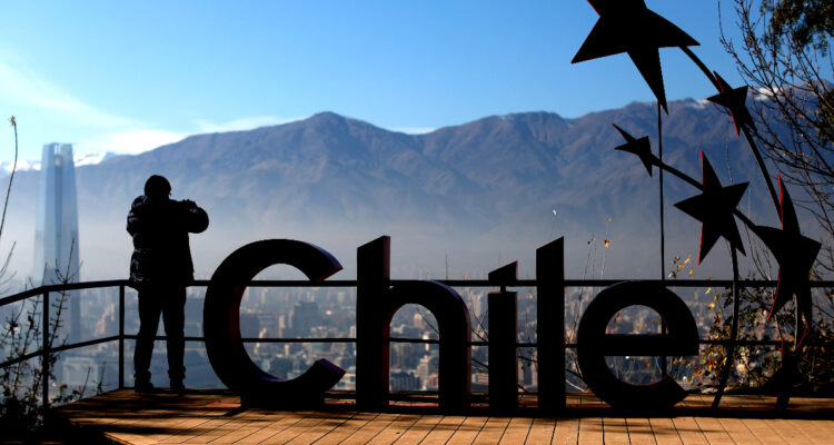 Chile zafó retroceso: se reporta que actividad económica en 2023 sorprendió con un crecimiento de 0,2%