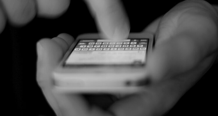 CMF alerta de 4 Apps que podrían estar cometiendo usura y otras entidades que estarían estafando