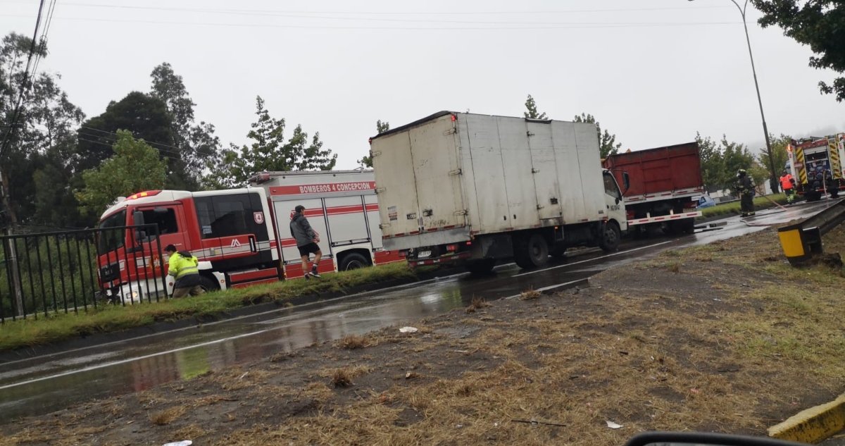 Colisión de camiones en Concepción