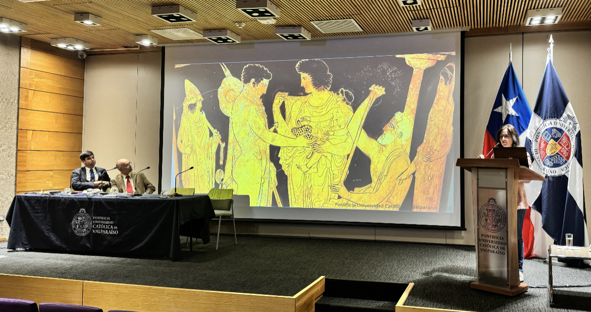 PUCV Santiago realiza conferencia sobre la educación del ciudadano en la antigua Grecia y Roma