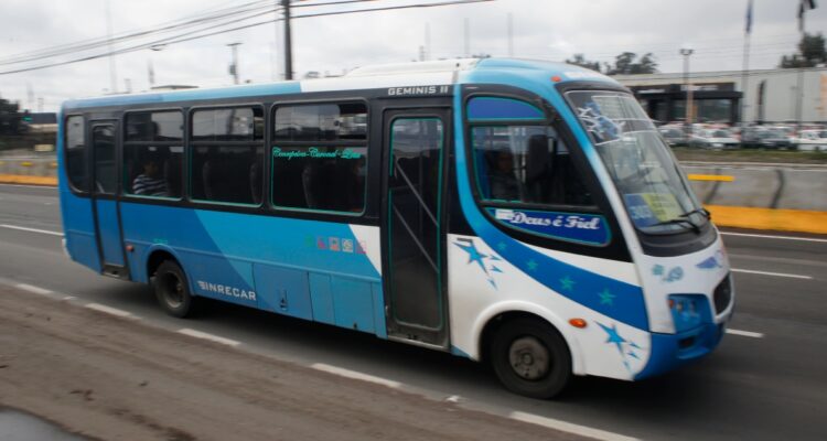 chofer devolvió mochila que tenía tesis universitaria a joven en Concepción
