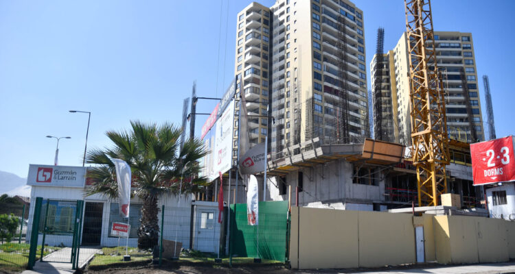 fotografía archivo de unos departamentos en construcción