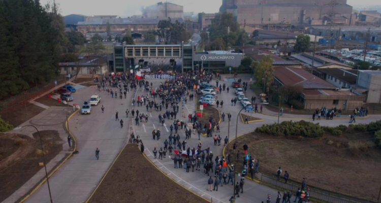Crisis del acero: nuevas manifestaciones en Huachipato y expectación por visita de ministro Grau