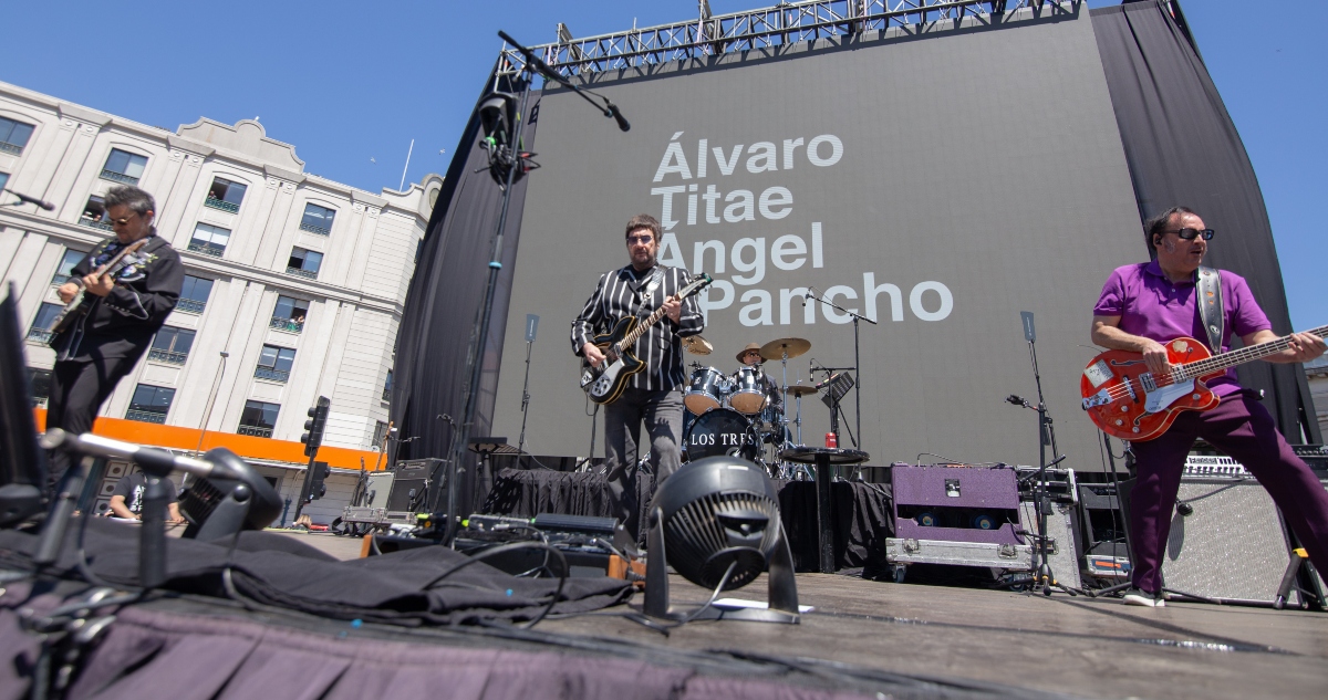 Cuecas, blues, y rock and roll: : Los Tres definen a las bandas que abrirán sus shows en Chile