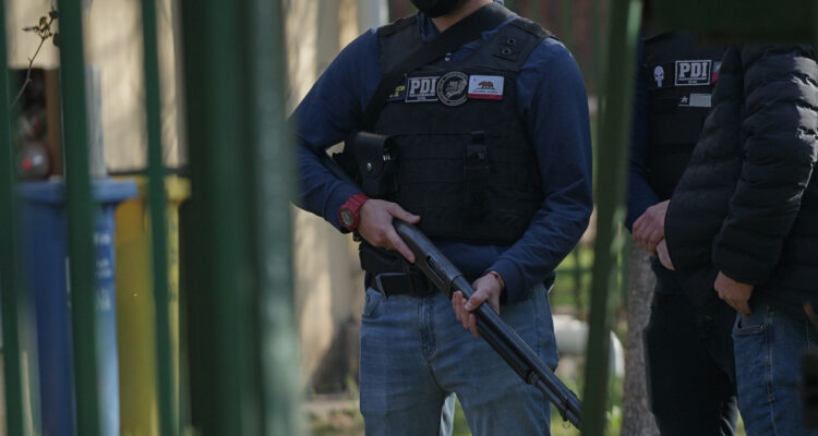 Imputarán a detectives por disparos a padre e hijo en Colina: uno sería hermano de Valeria Vivanco