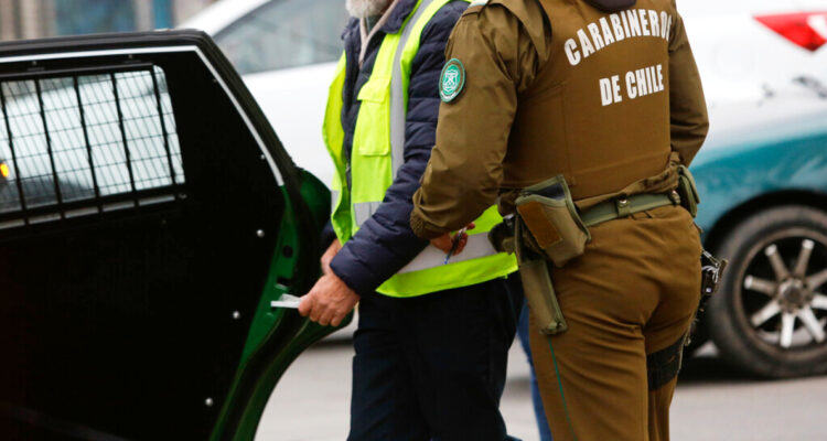 Detienen a adulto mayor acusado de homicidio frustrado en Concepción: disparó perdigones a hombre