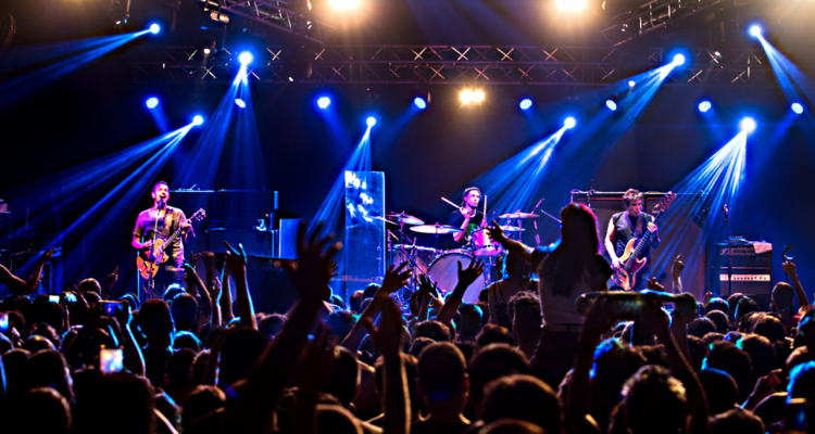 La producción del REC 2024 en Concepción anunció que Divididos deberá bajarse del festival porque su bajista sufrió una lesión.