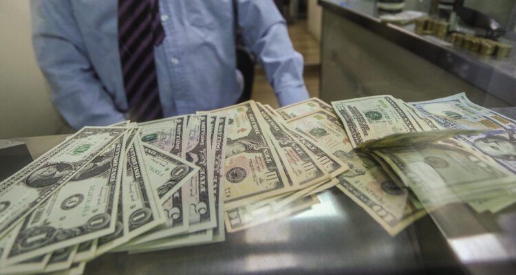 El peso chileno continúa fortaleciéndose ante un dólar que sigue bajando y tocando menos de $940