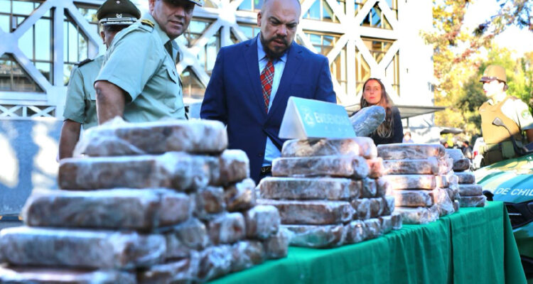Detienen a 12 sujetos que pretendían ingresar $2.800 millones en drogas a la RM provenientes del norte