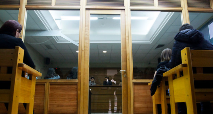 Condenan a 12 años de cárcel a hombre que violó a niña en Castro: comenzó cuando víctima tenia 10 años