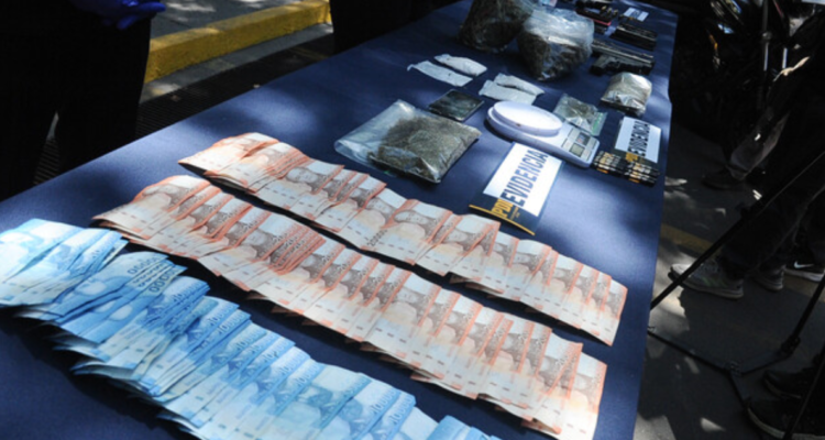 Tenía cocaína, marihuana y dinero: detienen a menor de 16 años por posesión de drogas en Mulchén