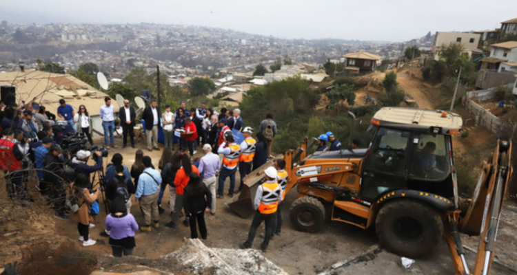 Valparaíso: familiares de desaparecidos en incendios acusan negligencia de Gobierno en búsqueda
